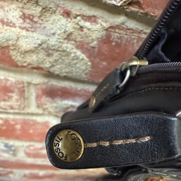 Vintage Fossil Black Leather Crossbody Messenger Bag Brass Hardware - Picture 4 of 10